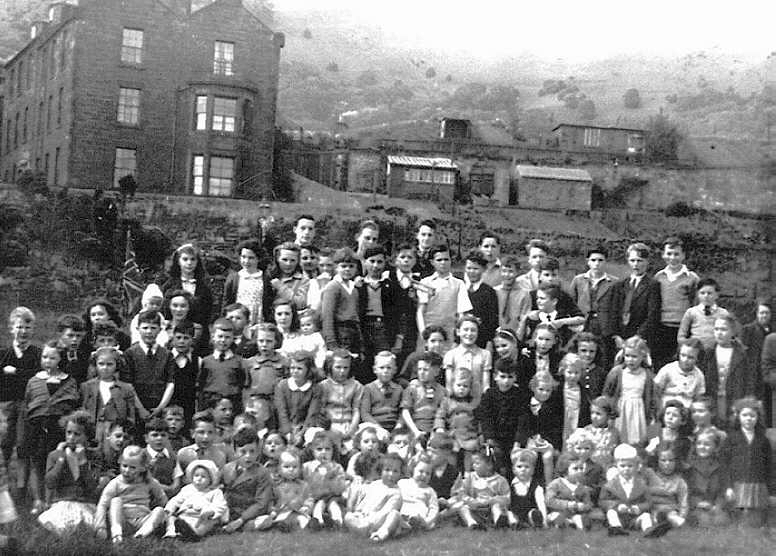 Dick Crescent post war party